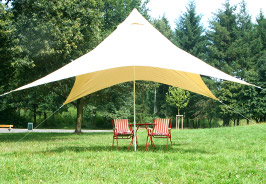 Toldo con postes metlicos